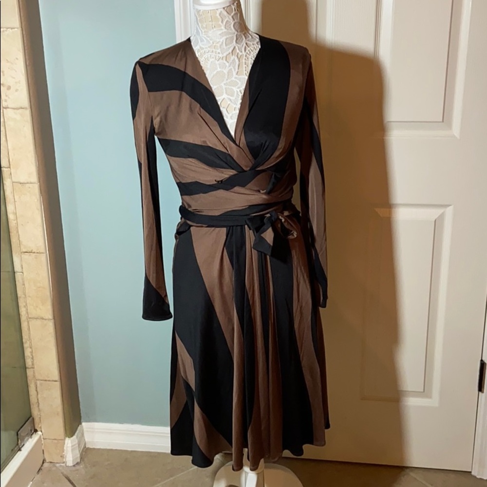 ISSA London Long Sleeve abstract silk Dress